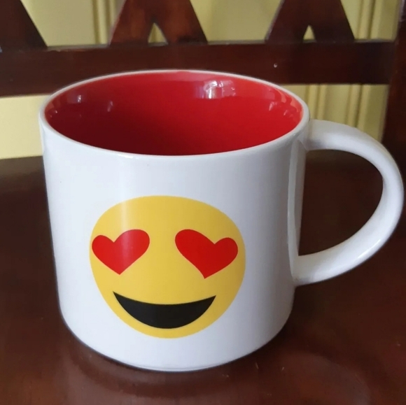 Funny Mugs with a face with heart-shaped eyes 3.5 inches  tall - Picture 2 of 3